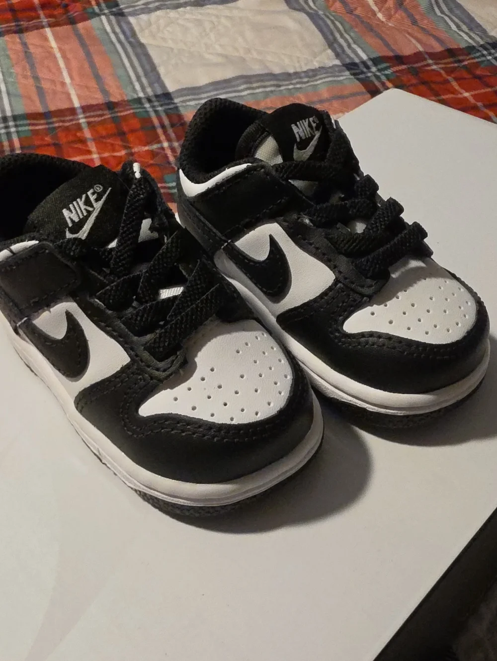 Nike Kids Black and White Low-Top Sneakers, Size 4c